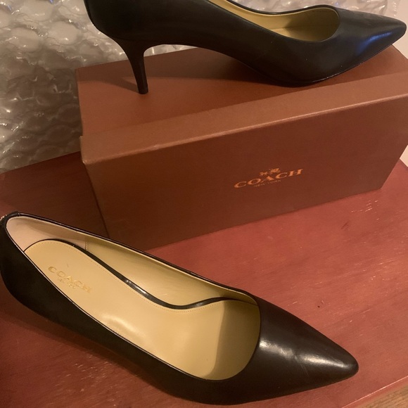 Coach - Picture 2 of 7